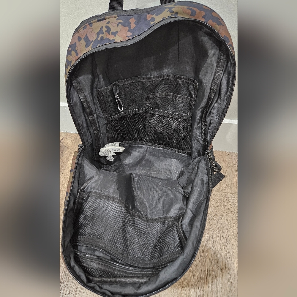 Billabong Men's Black and Brown Camouflage Backpack - Picture 6 of 7